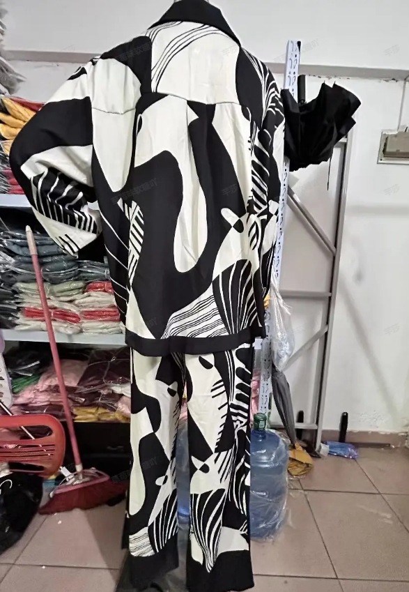 Graffiti casual temperament print loose wide-leg pants suit 35